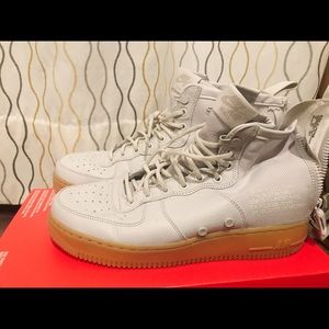 Nike Sneaker Air force 1 Mild 👟